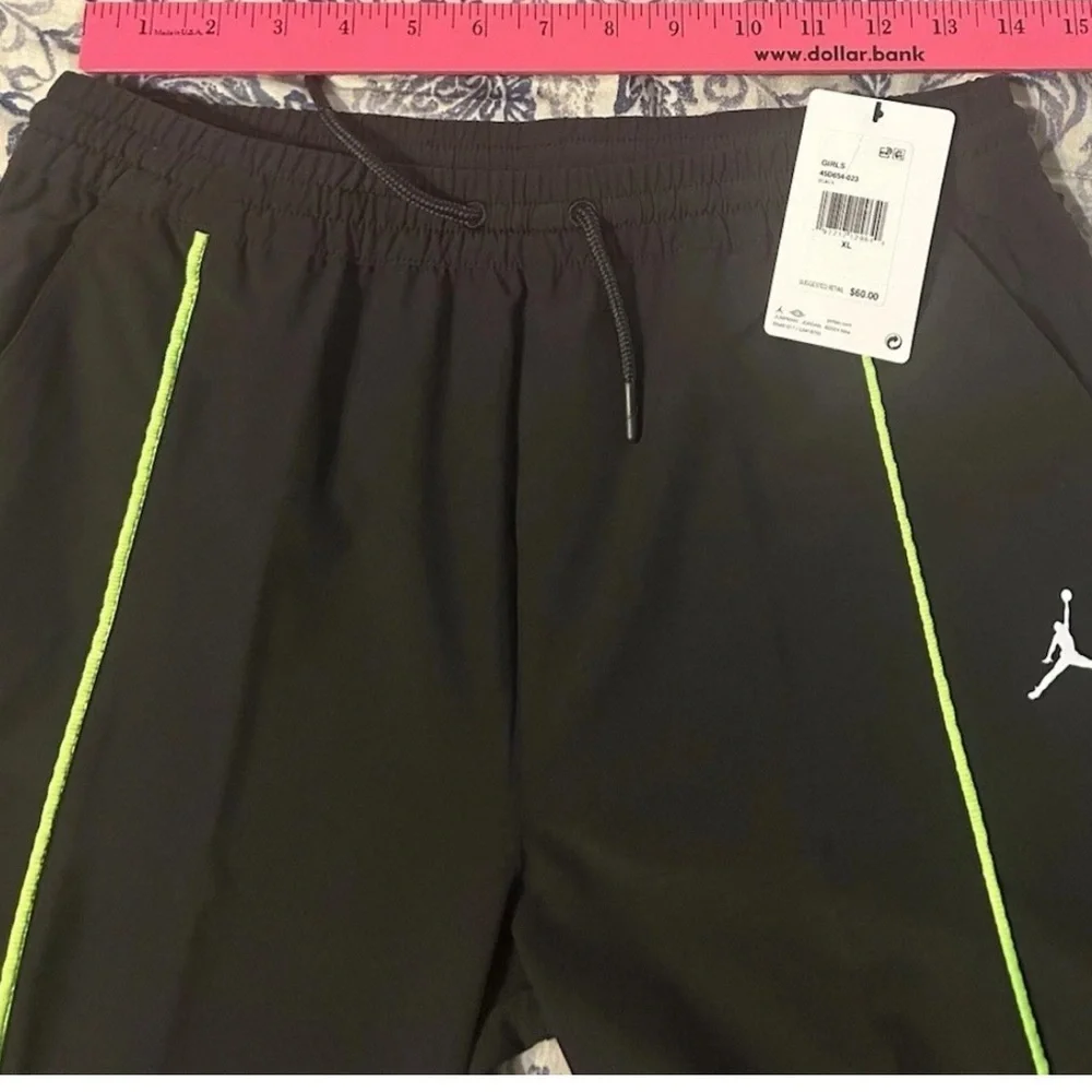 YOUTH  NIKE JORDAN JUMPMAN BLACK TRACK PANTS w.green Stripe BAGGY Sz-Lg. NWT